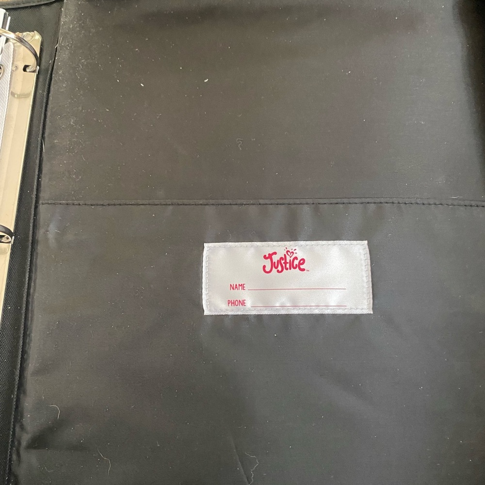 Justice Loose leaf has 3 folders and slats for organizing w Name Tag & Art box - Picture 10 of 12